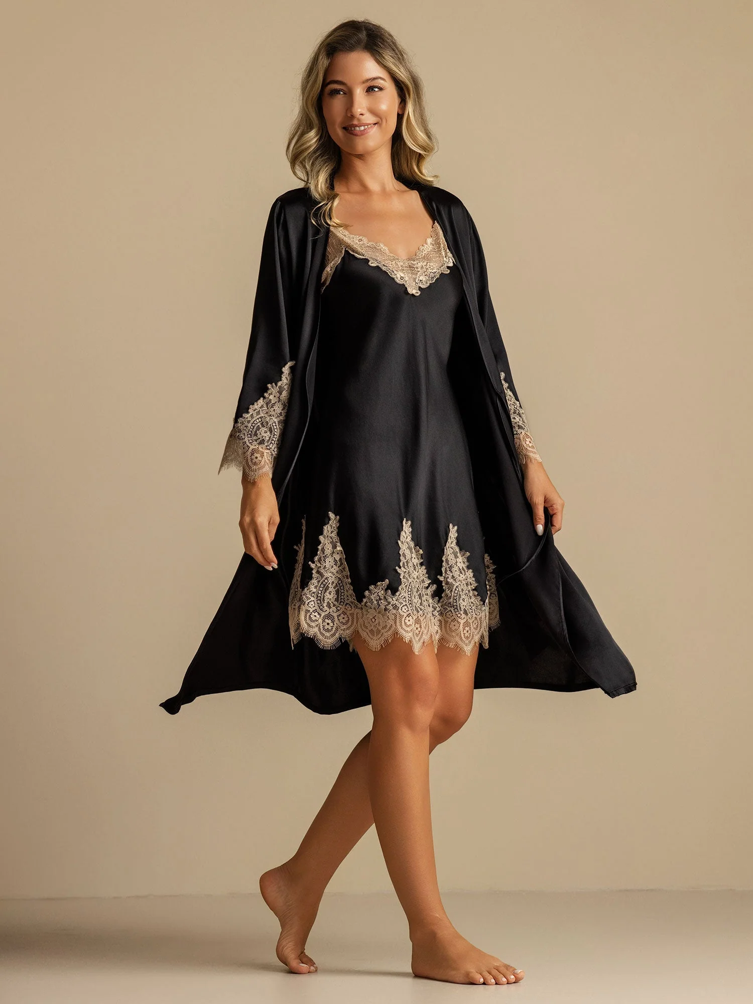 Ensemble En Soie Pure Avec Nuisette Courte À Encolure V Et Peignoir Avec Dentelle - Image 11