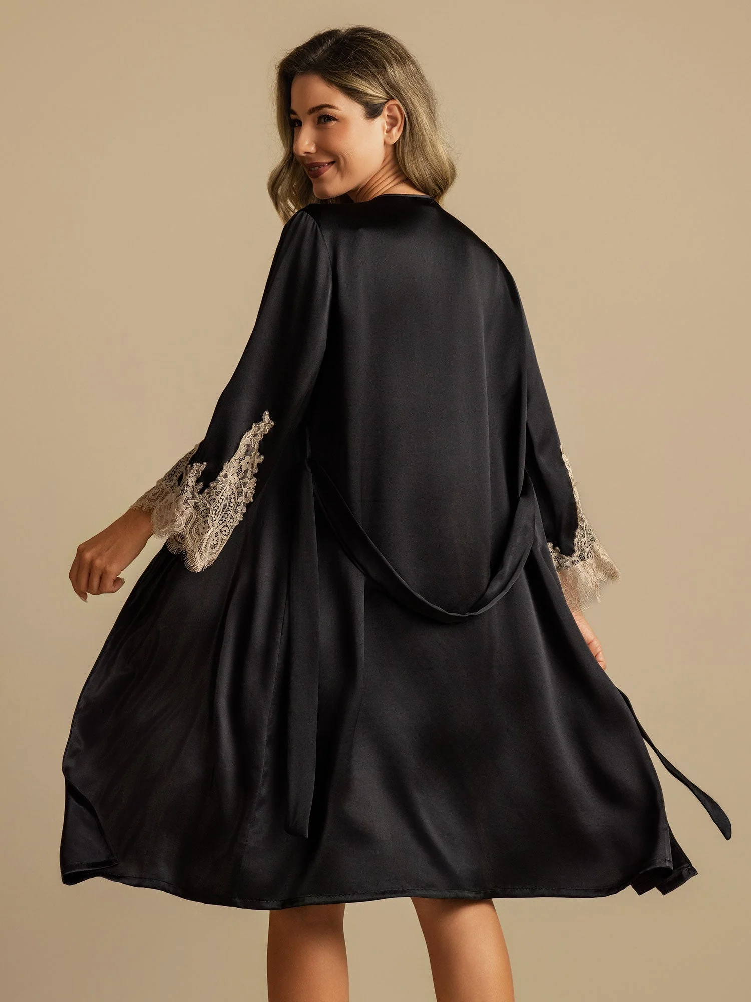 Ensemble En Soie Pure Avec Nuisette Courte À Encolure V Et Peignoir Avec Dentelle - Image 12