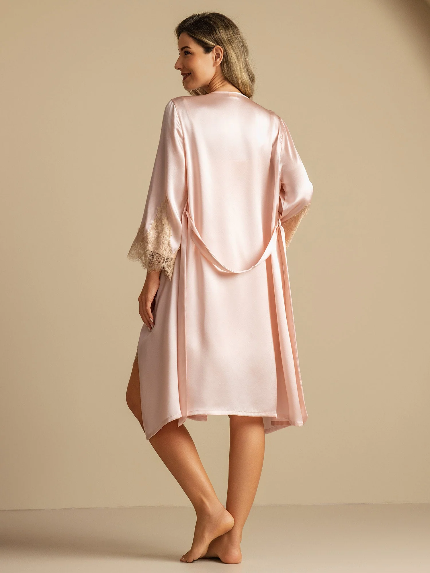 Ensemble En Soie Pure Avec Nuisette Courte À Encolure V Et Peignoir Avec Dentelle - Image 30