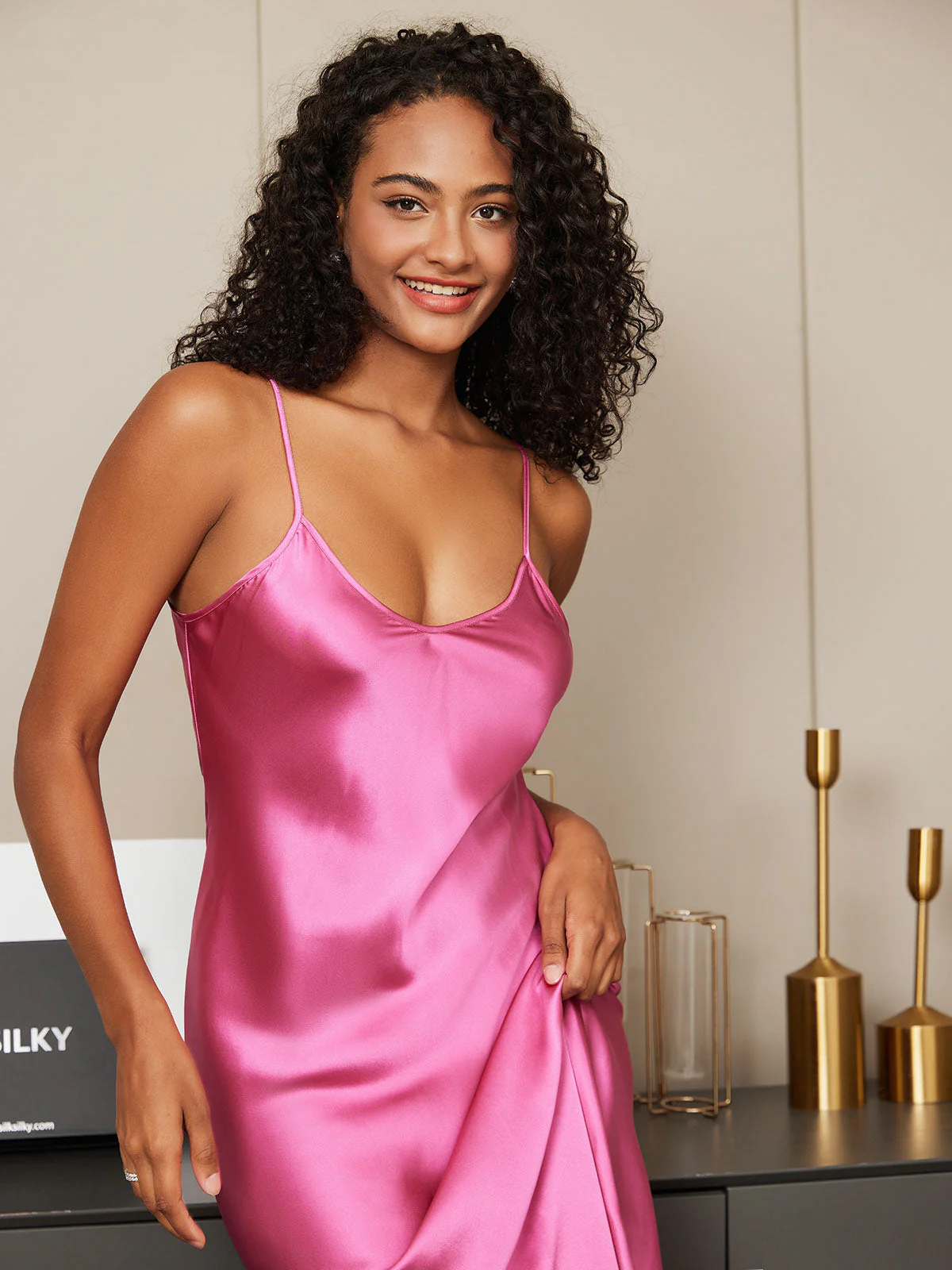 Chemise de Nuit Longue en Soie Classique à Bretelles Spaghetti - Image 96
