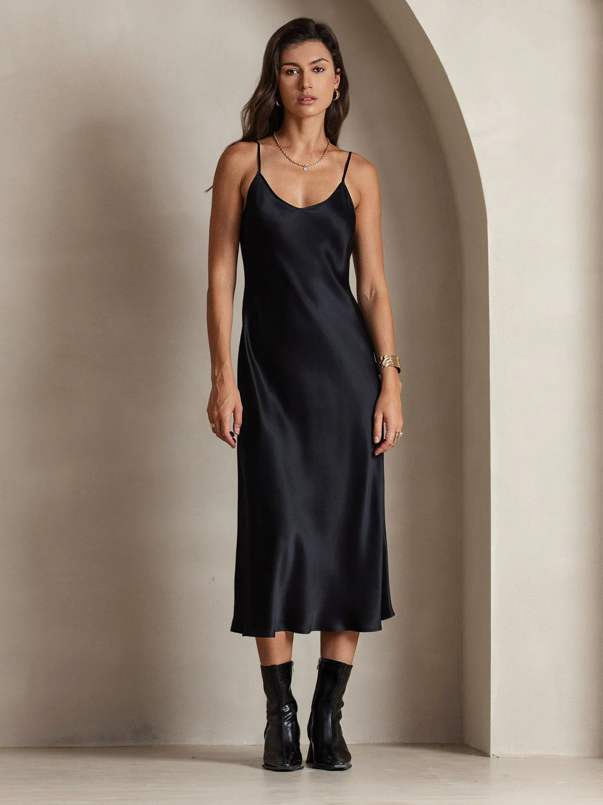 Robe Longue en Soie avec Bretelles Spaghetti - Image 12