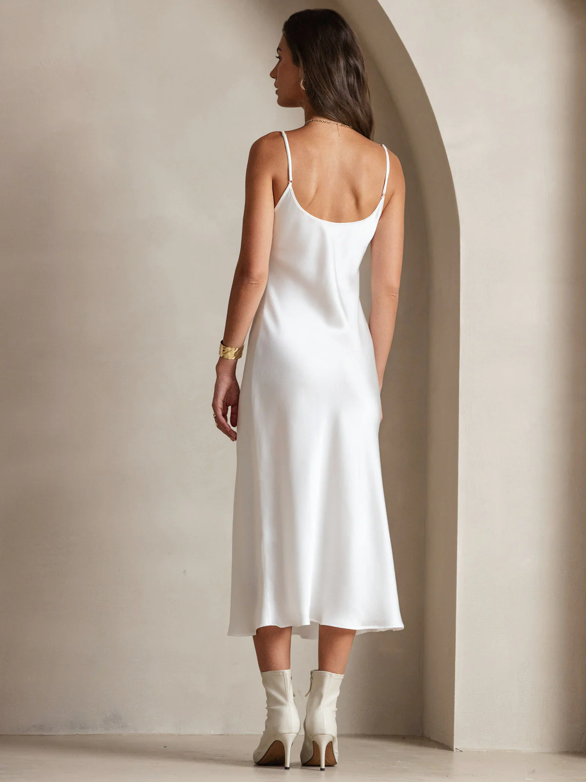 Robe Longue en Soie avec Bretelles Spaghetti - Image 16