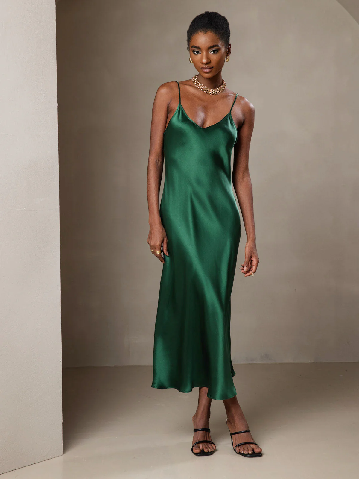 Robe Longue en Soie avec Bretelles Spaghetti - Image 21