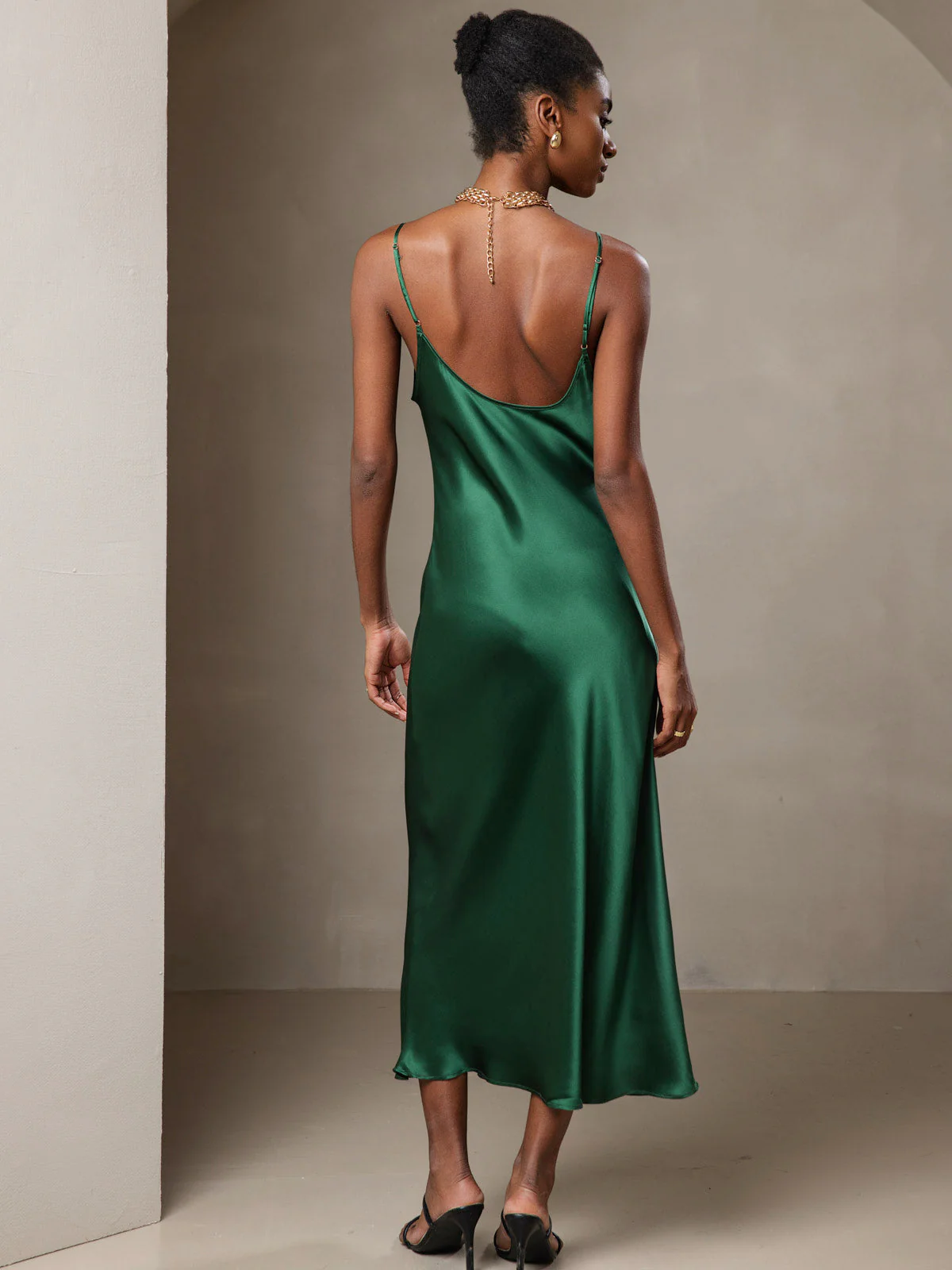 Robe Longue en Soie avec Bretelles Spaghetti - Image 22