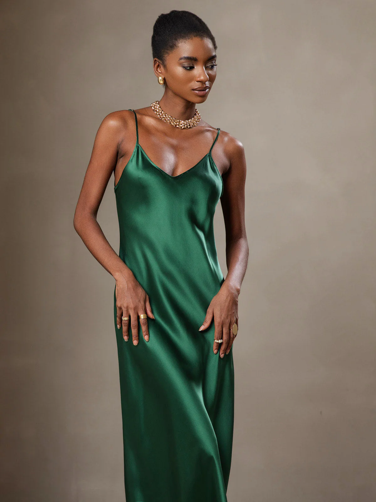 Robe Longue en Soie avec Bretelles Spaghetti - Image 23