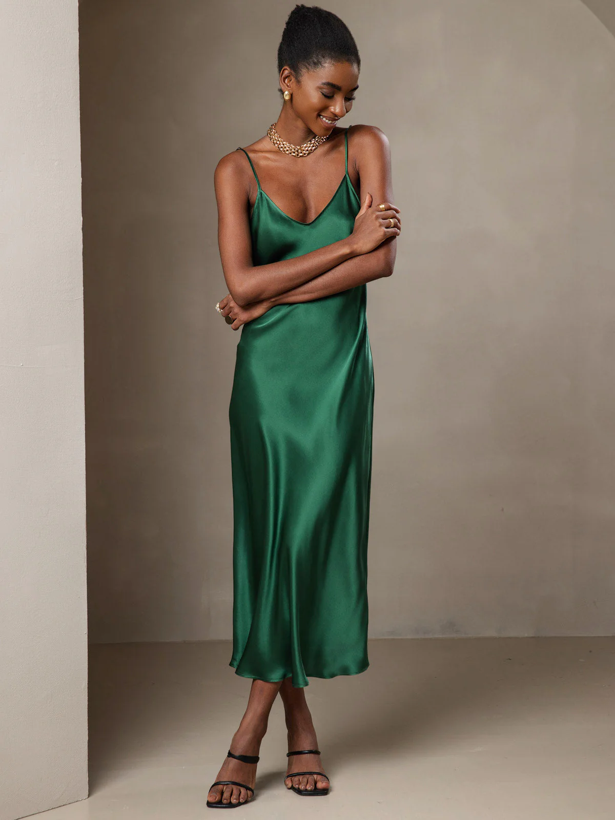 Robe Longue en Soie avec Bretelles Spaghetti - Image 25