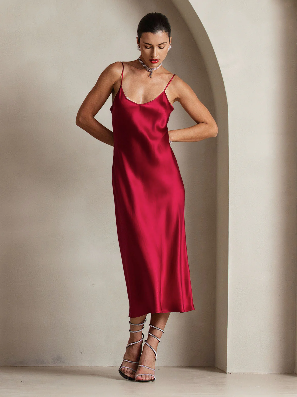 Robe Longue en Soie avec Bretelles Spaghetti - Image 3