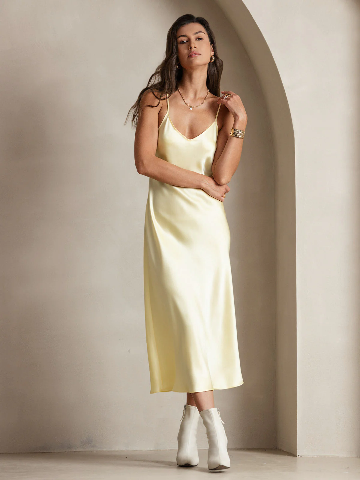 Robe Longue en Soie avec Bretelles Spaghetti - Image 35