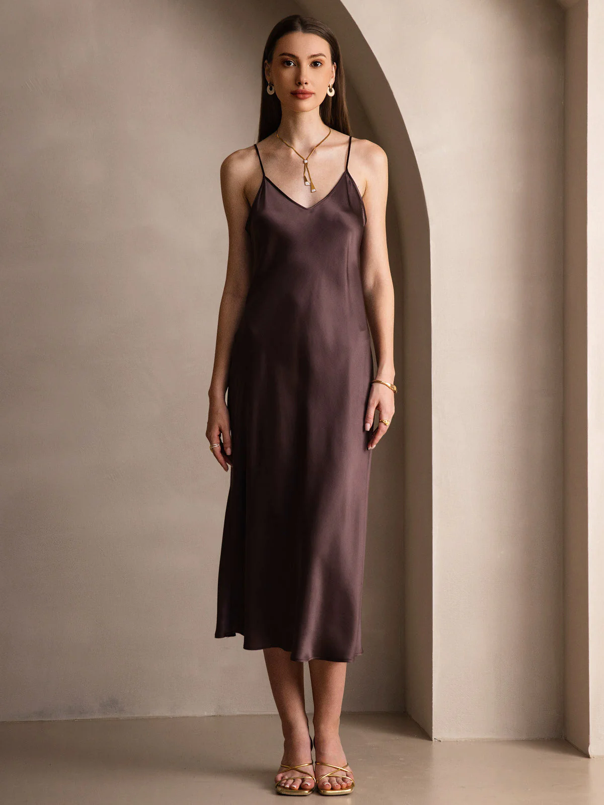 Robe Longue en Soie avec Bretelles Spaghetti - Image 39