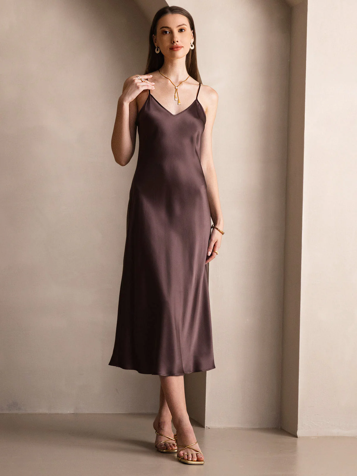 Robe Longue en Soie avec Bretelles Spaghetti - Image 43
