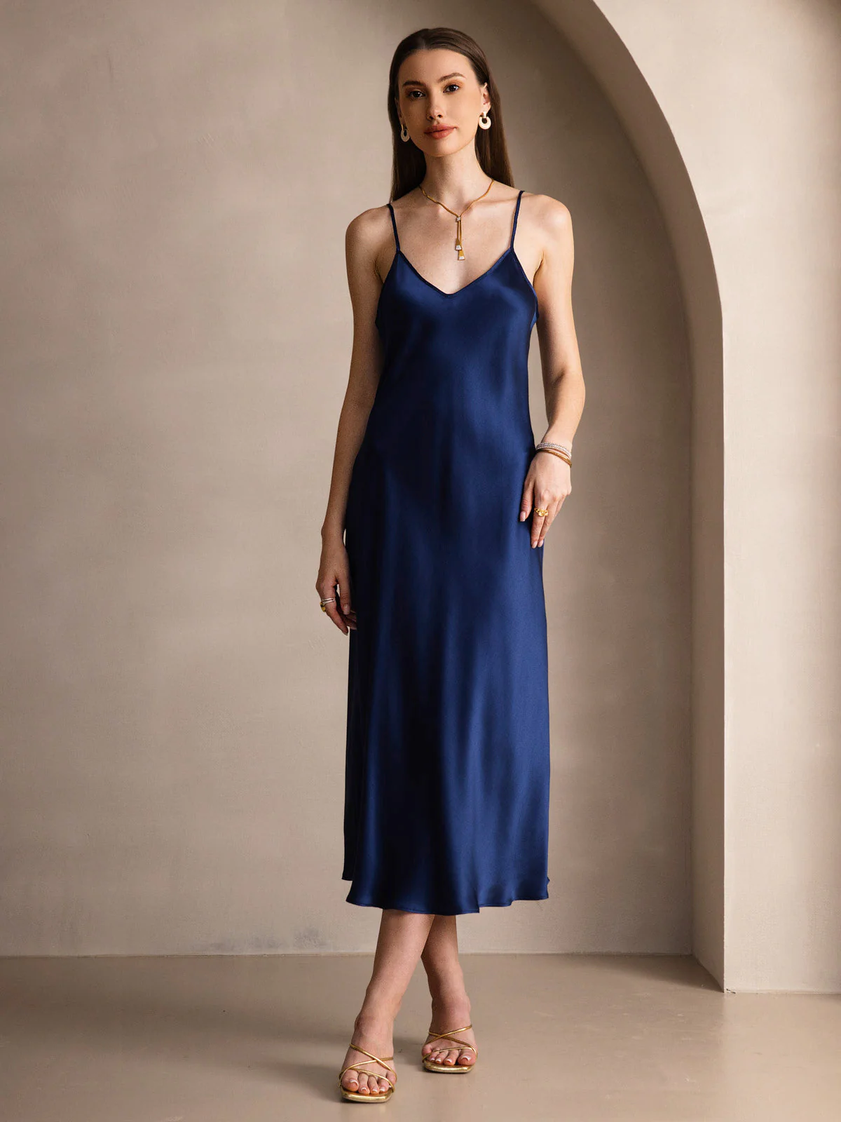 Robe Longue en Soie avec Bretelles Spaghetti - Image 53