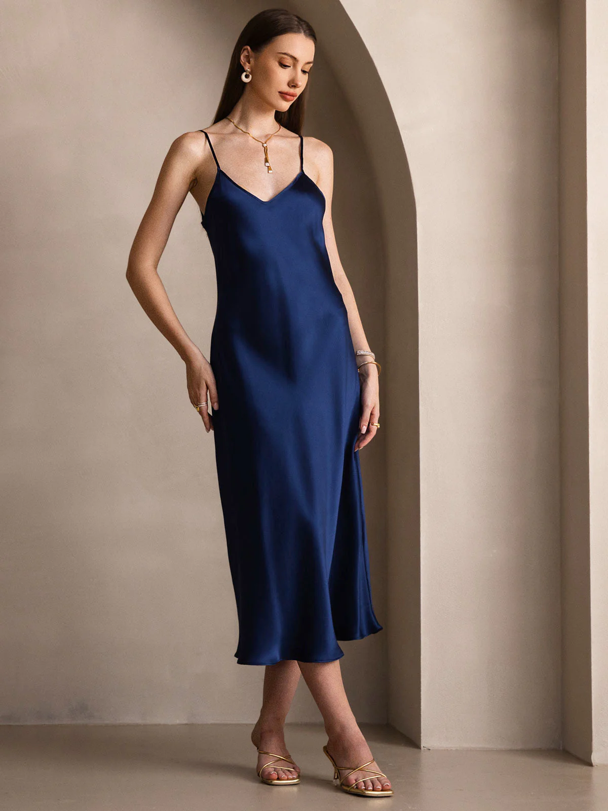 Robe Longue en Soie avec Bretelles Spaghetti - Image 55