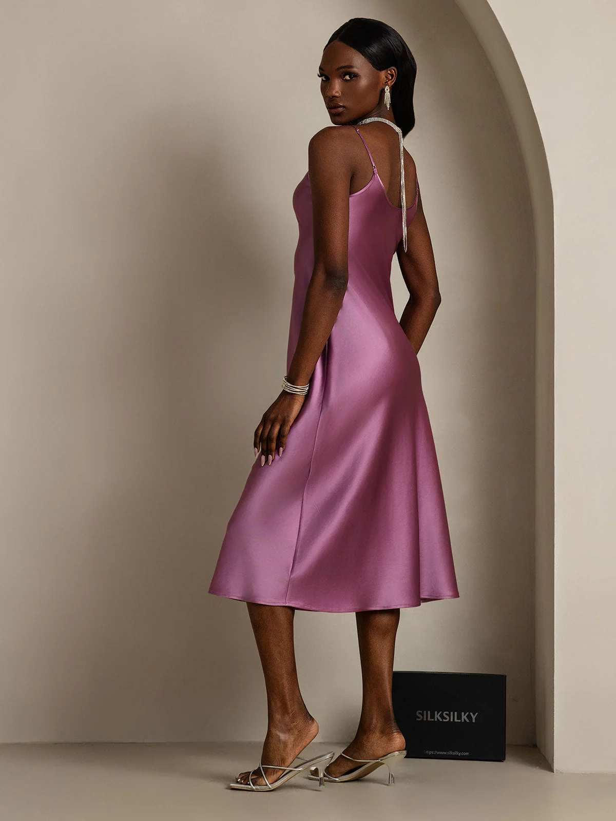 Robe Longue en Soie avec Bretelles Spaghetti - Image 62
