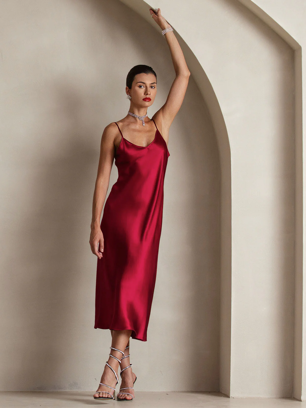 Robe Longue en Soie avec Bretelles Spaghetti - Image 7