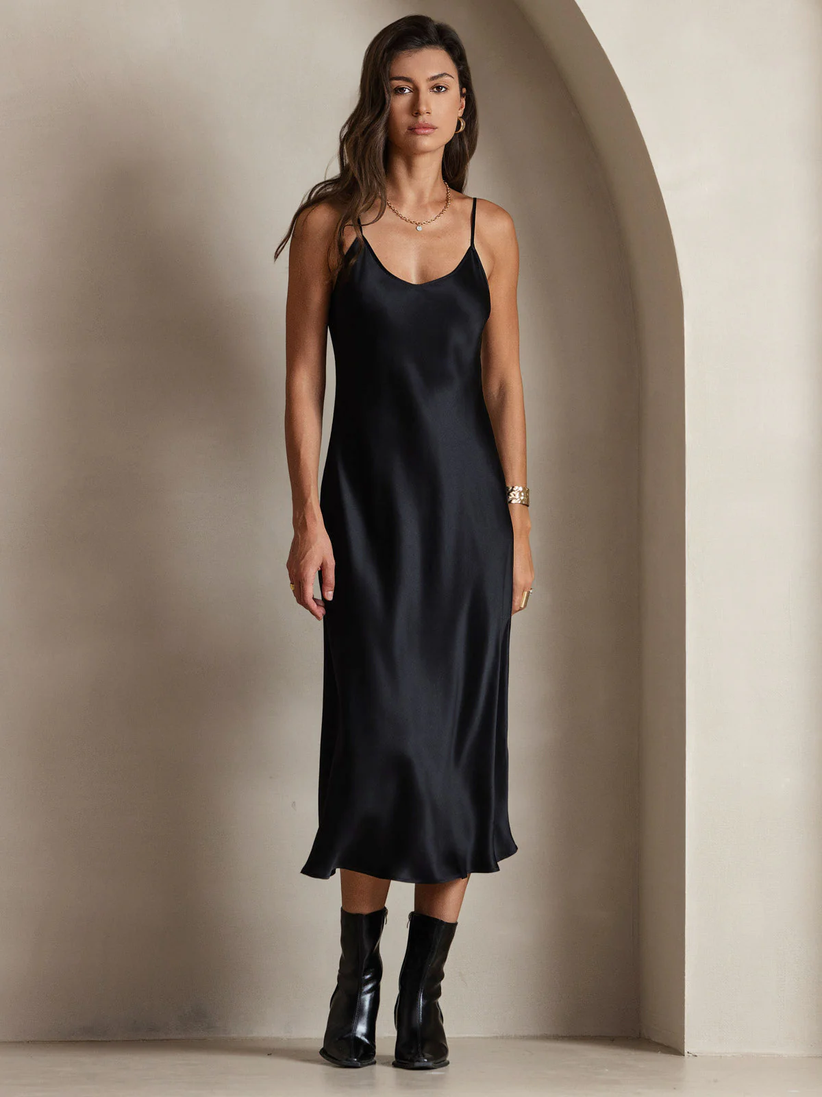 Robe Longue en Soie avec Bretelles Spaghetti - Image 8