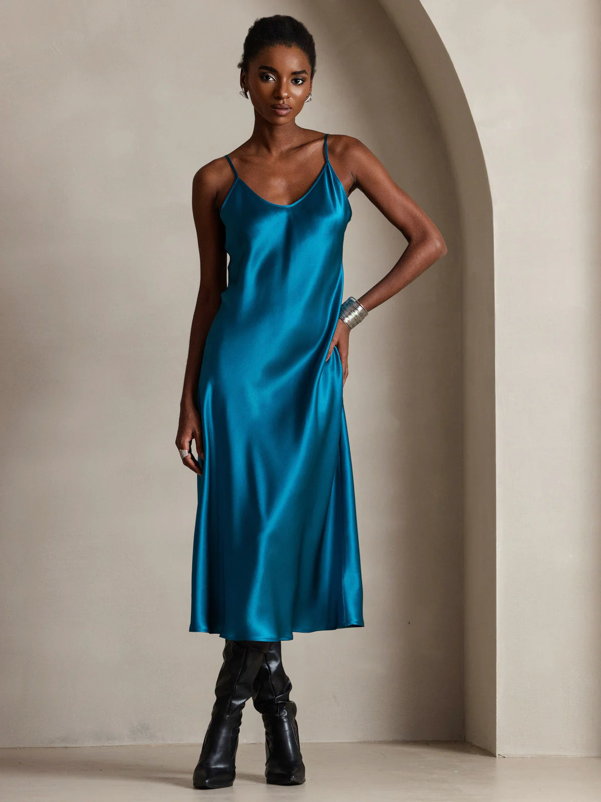 Robe Longue en Soie avec Bretelles Spaghetti - Image 87