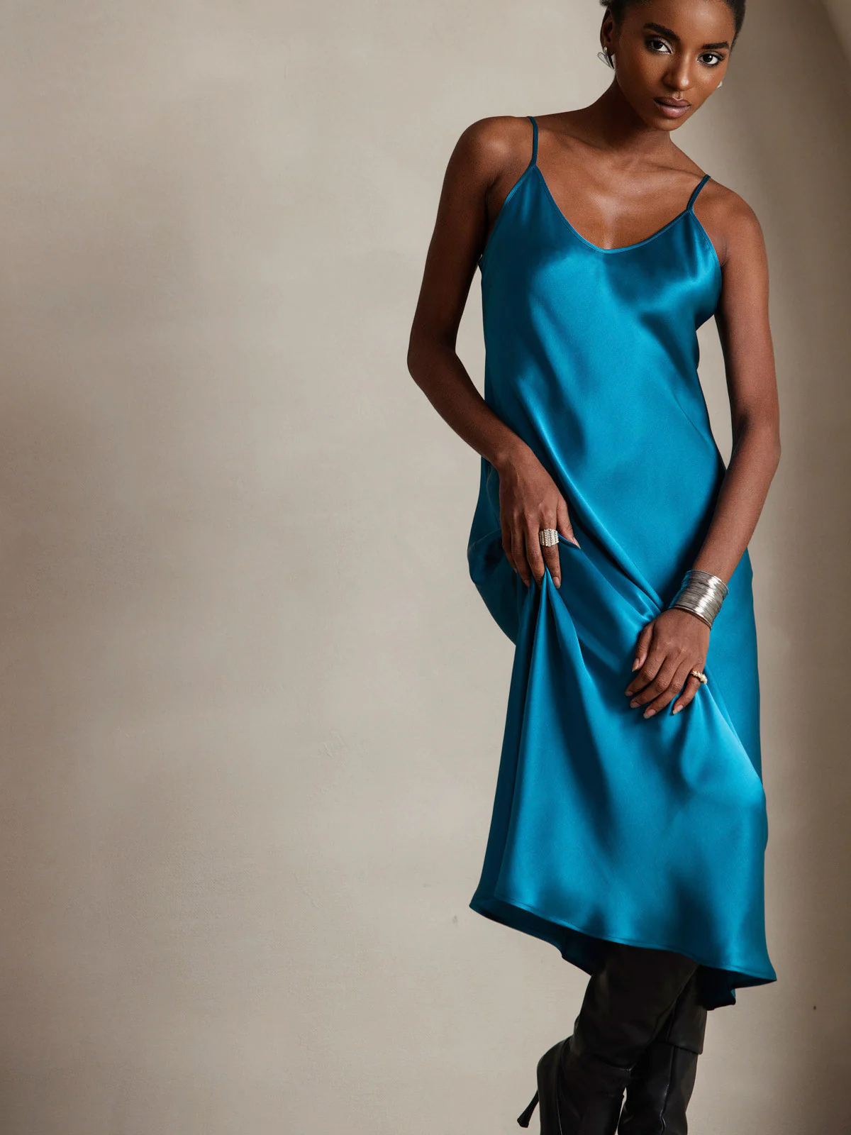 Robe Longue en Soie avec Bretelles Spaghetti - Image 89
