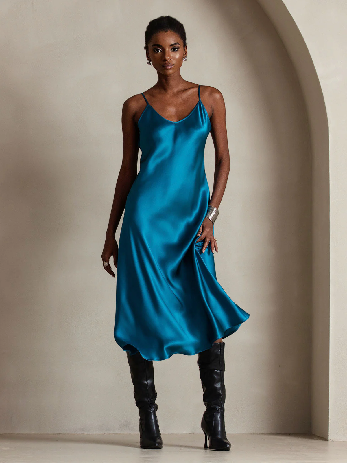 Robe Longue en Soie avec Bretelles Spaghetti - Image 92